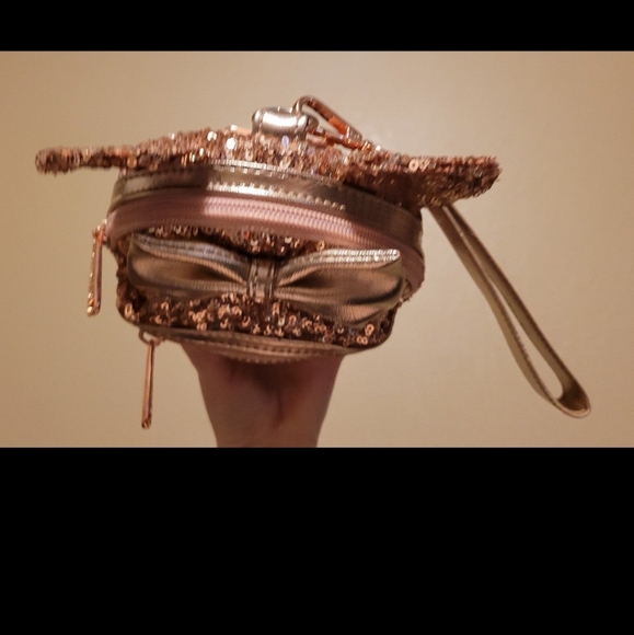 Loungefly Rose Gold Wristlet NWOT - Picture 4 of 6